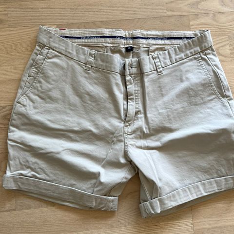 Diverse shortser i str XL fra Cutter&Buck og Jack& Jones.