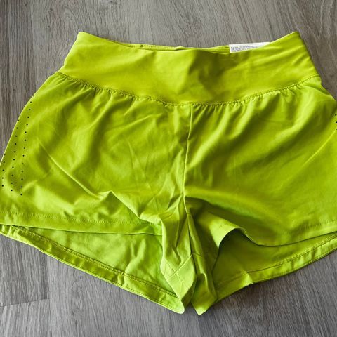 Dry move trenningsshorts fra H&M i str.M