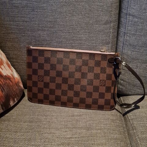 Louis Vuitton Neverfull pochette