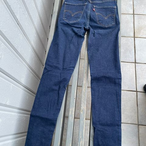 Levi’s bukse Str 26