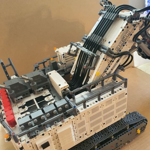 Lego Liebherr R 9800 gravemaskin-med batterier og bruksanvisning - 3900