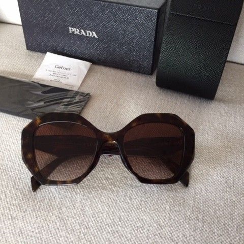 PRADA sunglasses. Nye I esken med alt :-)Nå: 2000.-