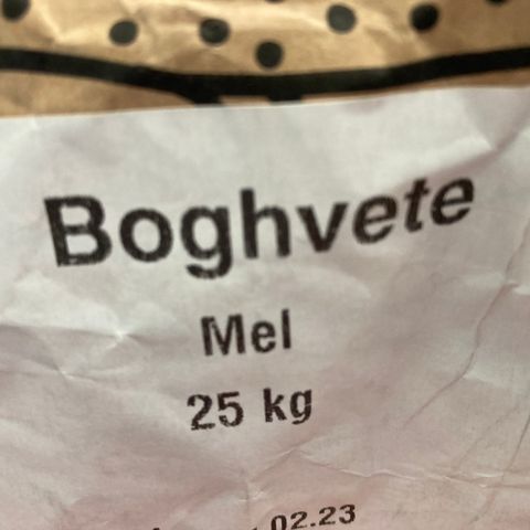 6,5 kg. Bokhvete-mel selges rimelig:)