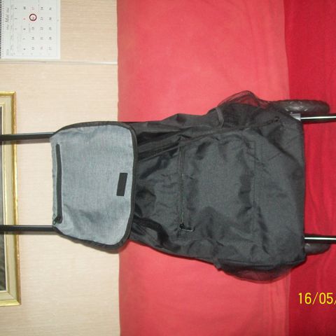 Helt NY, praktisk trillebag,  for å handle , rommer 33 liter, ca. 20 kg