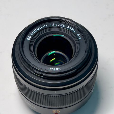Panasonic Leica DG 25/1.4 ASPH Summilux Objektiv / RESERVERT