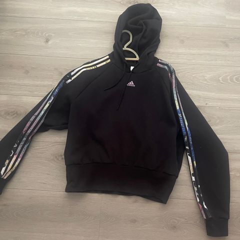 Adidas hettegenser