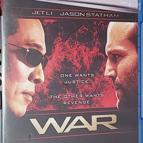 1 BLU RAY-1 DVD.WAR.ROUGE ASSASSIN.