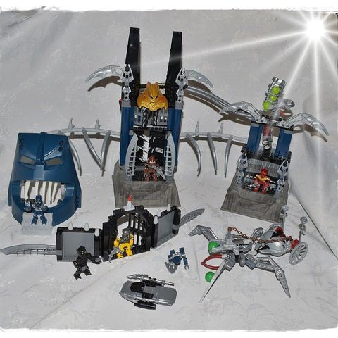 ~~~ LEGO Bionicle Piraka Stronghold (8894) ~~~