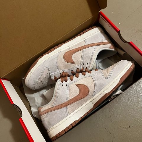 nike dunk fossil rose 42