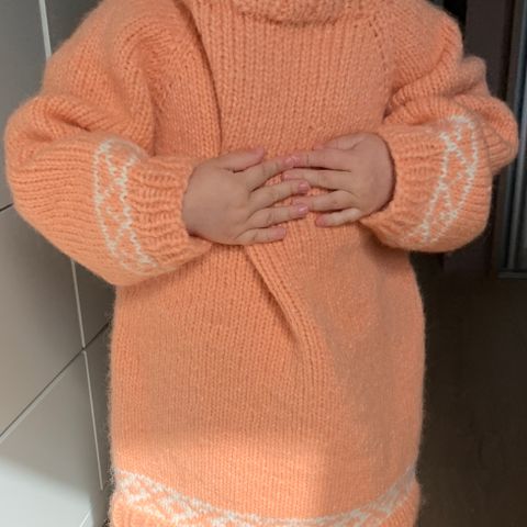 Superfint strikket genser for barn mellom 4-6 år