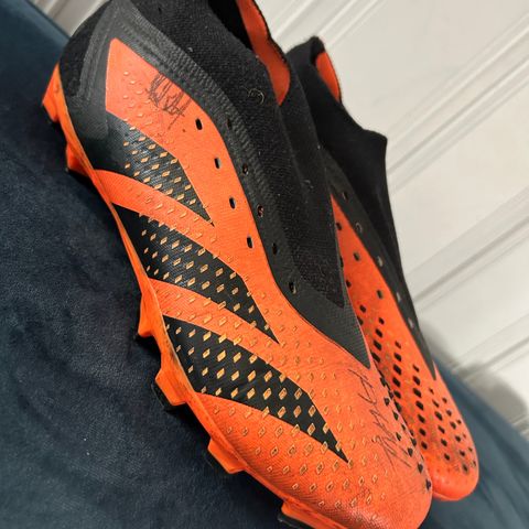 Orange Adidas predator fotballsko str40