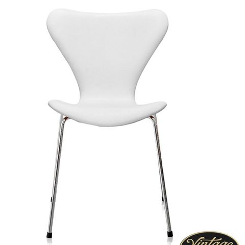 Arne Jacobsen model 3107  Hvitt skinn Elegant/sofistikeret