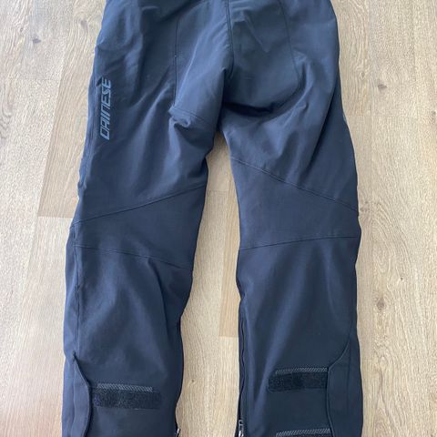 Nesten ny Dainese bukse str.  50