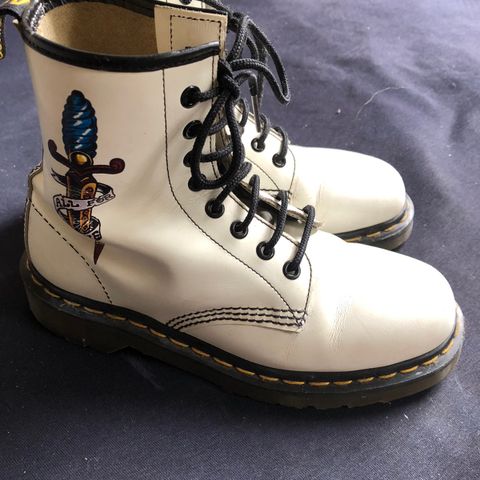 Dr Martens boots, str 36, med tatovering