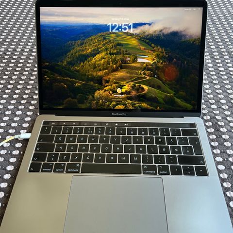 Macbook Pro 2019 13" i veldig god tilstand til salgs