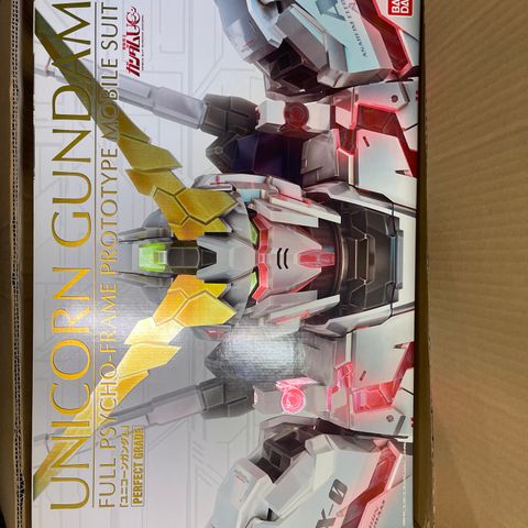 Perfect Grade 1/60 RX-0 Unicorn (FREE SHIPPING)