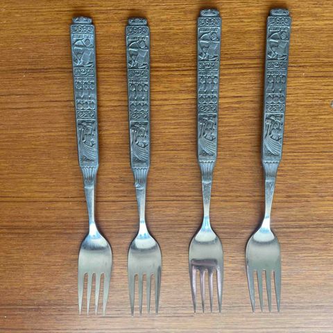 4 stk Kongetinn gafler fra Hardangerbestikk