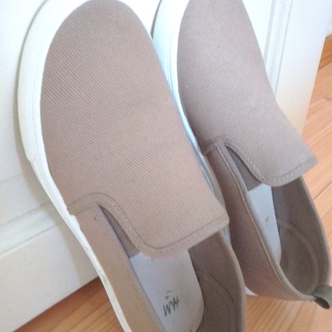 Nydelige Slip-Ons/ Sneakers fra HM! (nesten nye), Str 39!