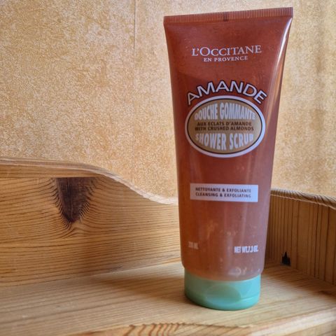 L'occitane Almonds shower scrub 200 ml Ny!