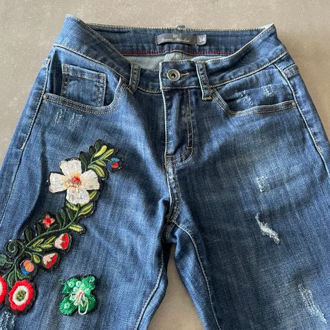 Sommer Jeans / Denim m påsydde blomster