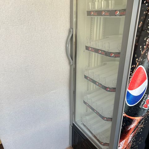 Pepsi brus kjøleskap