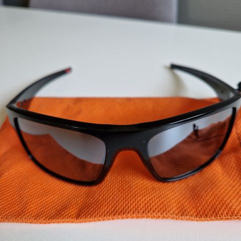 Oakley Drop Point Black Iridium