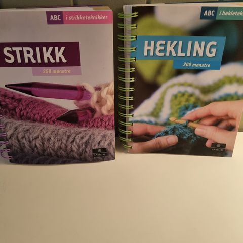 Strikke og hekle teknikker. 30 kr pr bok