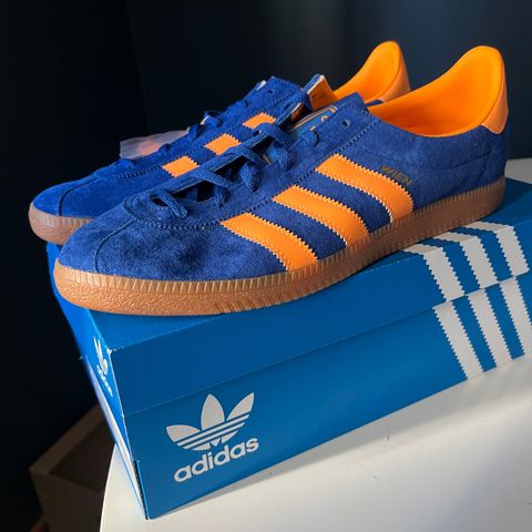 adidas City Series Wien Size 9 1/2