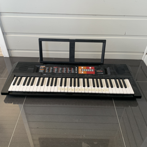 Yamaha PSR-F51 Keyboard