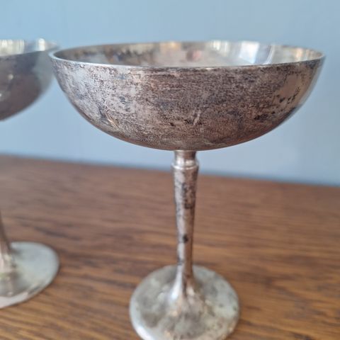 2 svenske vintage dessertglass på stett