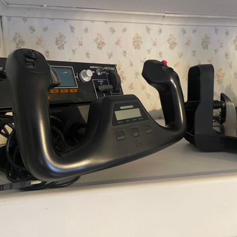 Logitech Saitek Yoke + Autopilot Panel