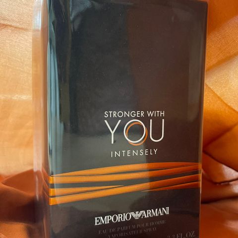 Parfyme: Armani Stronger with you intensely