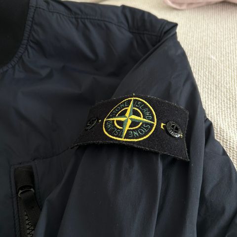 Ny mørkeblå Stone Island bomber jakke - str.L