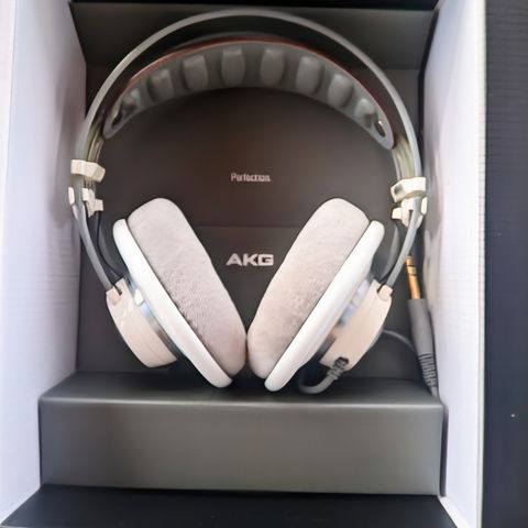 AKG K701 m/nye øreputer