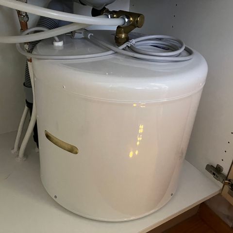 OSO varmtvannstank / benkebereder / varmtvannsbereder RD30 - 28 liters tank