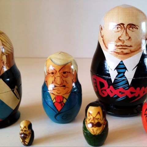 6 håndlagde matryoshka-figurer av tre.  Laget i Russland.  Russiske presidenter.