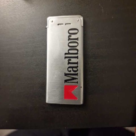 Marlboro maxim cardlighter