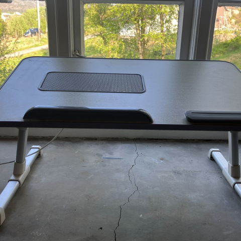 Laptop bed table
