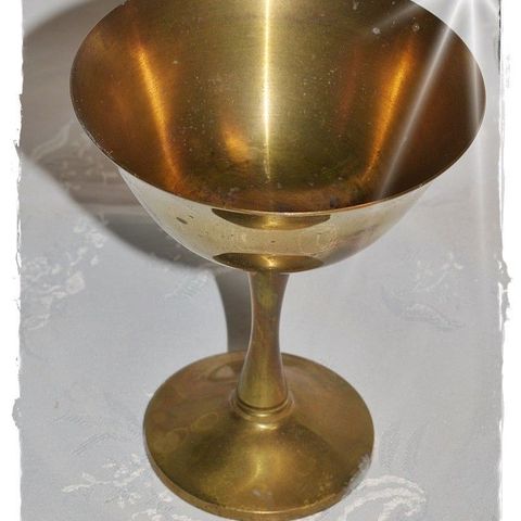 Siste Sjanse ~~~ Vintage Brass vine glass (042) ~~~