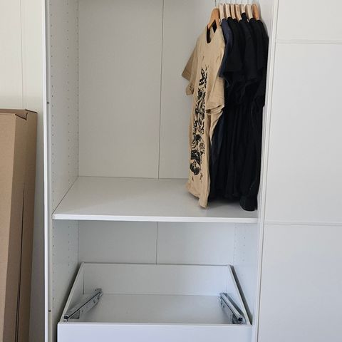 hvit KOMPLEMENT uttrekkbar skohylle fra Ikea, 2 stikker 75x58