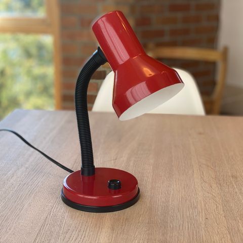 Rød retro skrivebor lampe