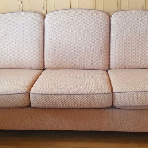 Pent brukt sofagruppe selges