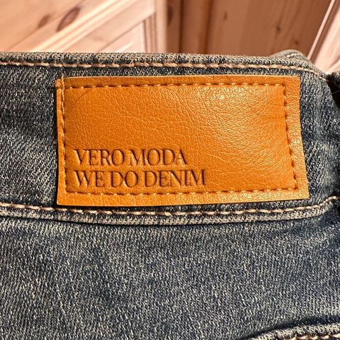 Vero Moda jeans nesten ubrukt