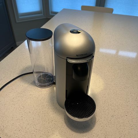 Nespresso VertuoPlus Deluxe Sølv Kaffemaskin