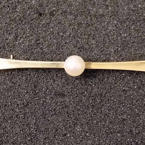 Gullnål med perle