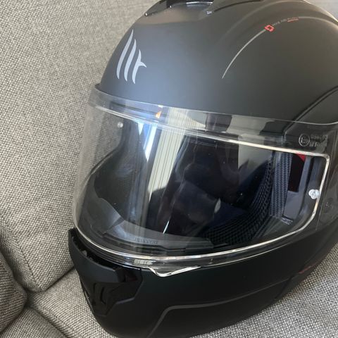 MT Helmets hjelm