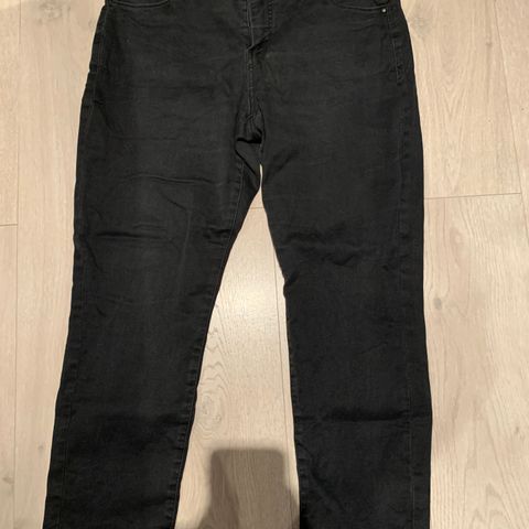 Jeans størrelse XL., selges kr 100