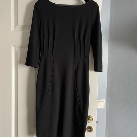 INWEAR kjole i sort  til salgs