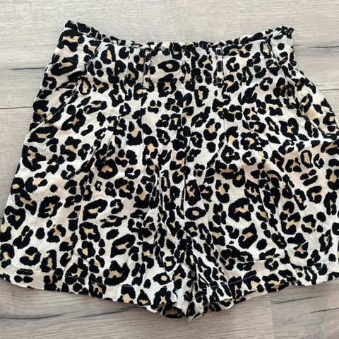 Primark shorts med dyreprint - str 36