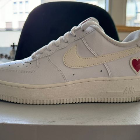 Air Force 1 Valentine str 39